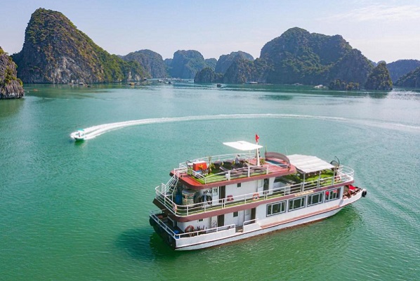 Lan Ha Bay 2 days on Sunlight sailboat